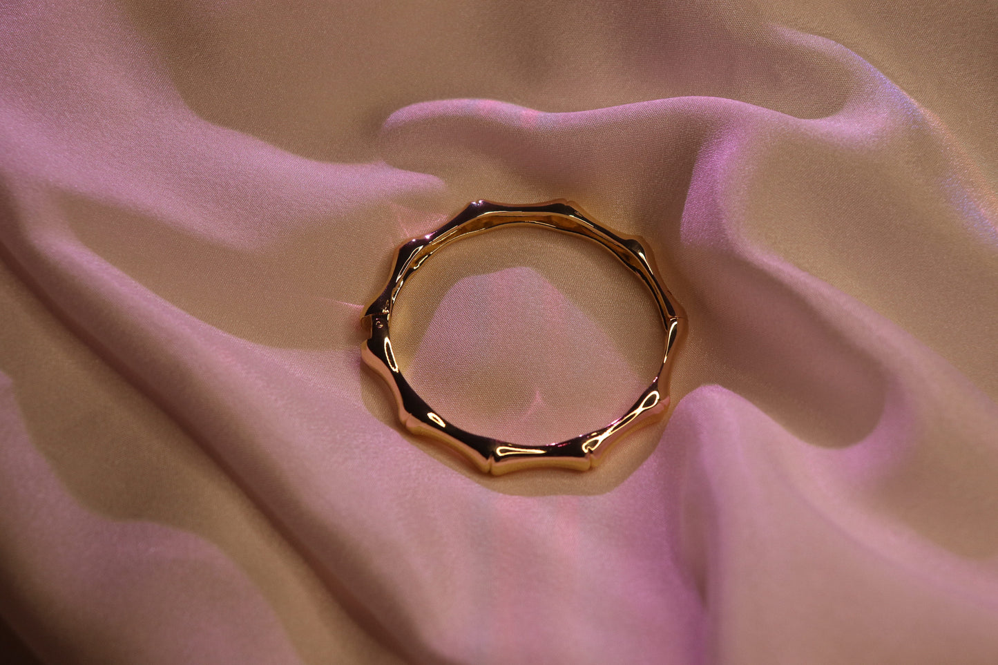 Elegant 22K Gold Zigzag Edge Bangle - Luxe Stackable Cuff