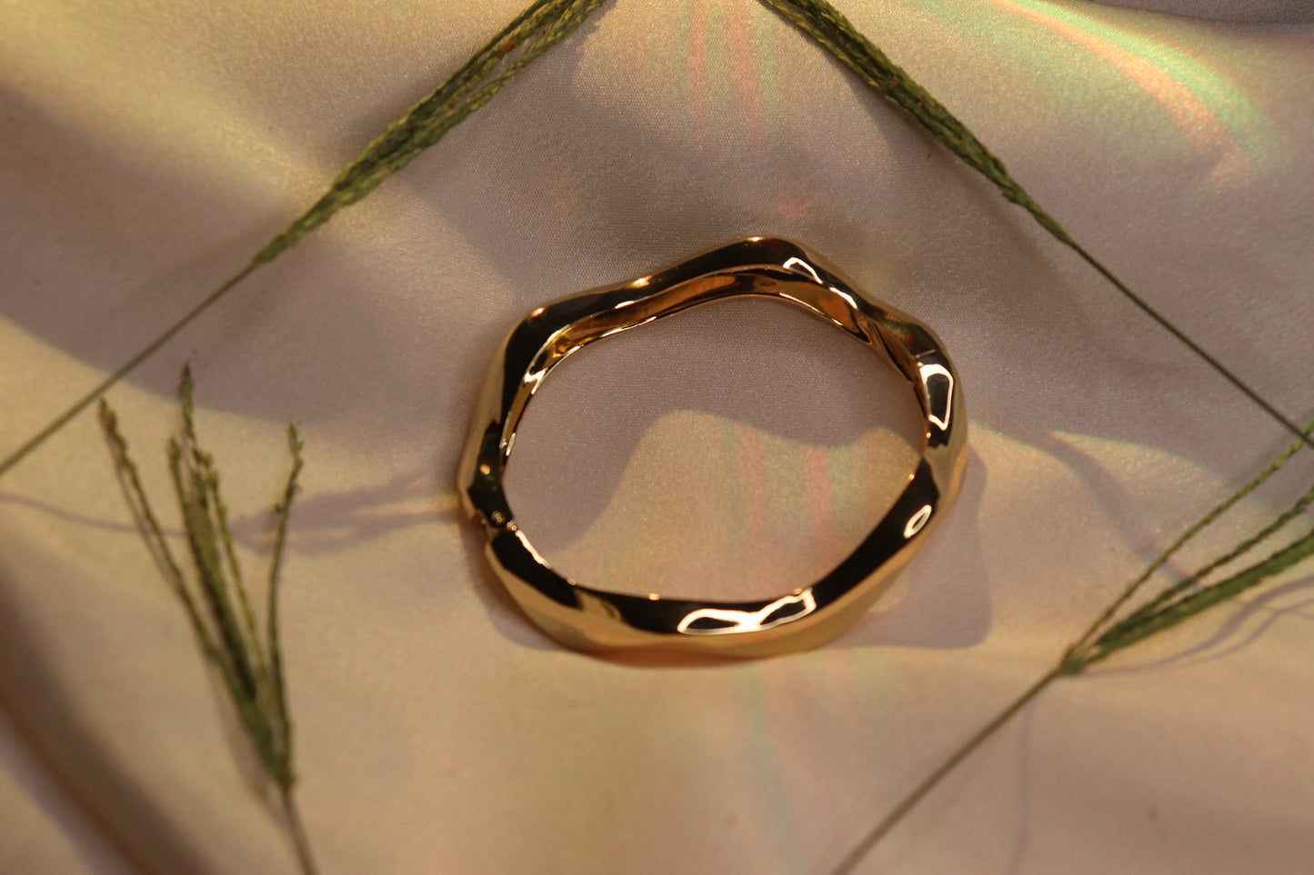 Stylish Gold-Tone Wavy Texture Imitation Bangle - Affordable Stackable Cuff