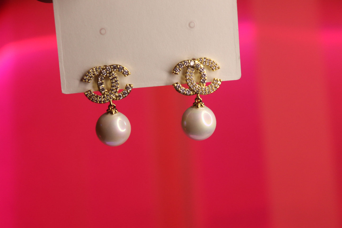 Chic Imitation CC Logo Pearl Drop Earrings - Affordable Elegance