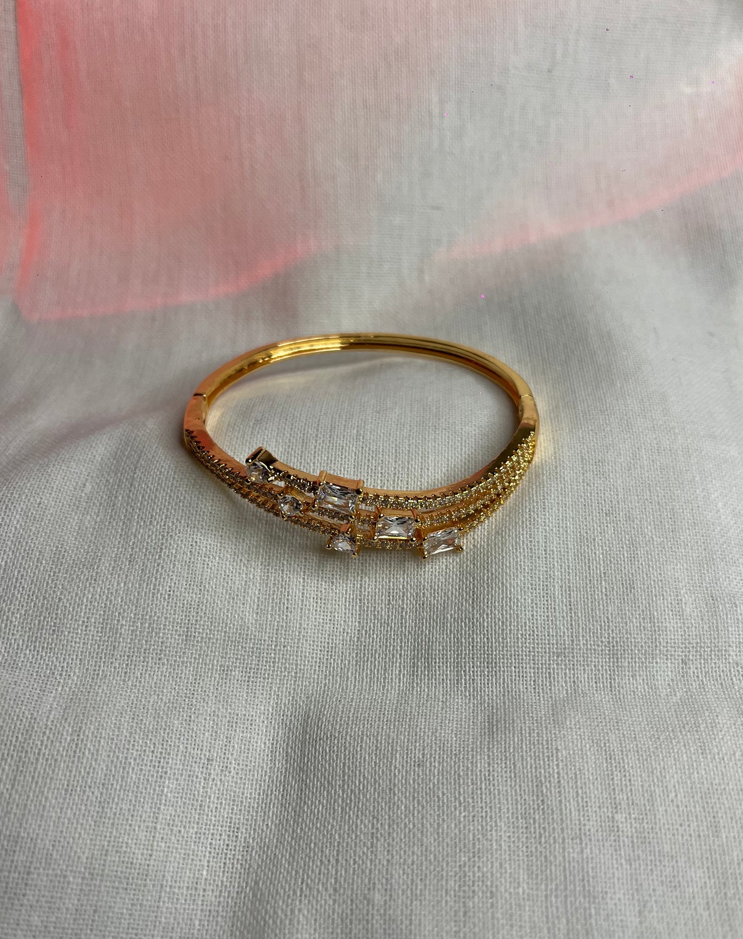 🌸 Golden Radiance Floral Diamond Bracelet for Women