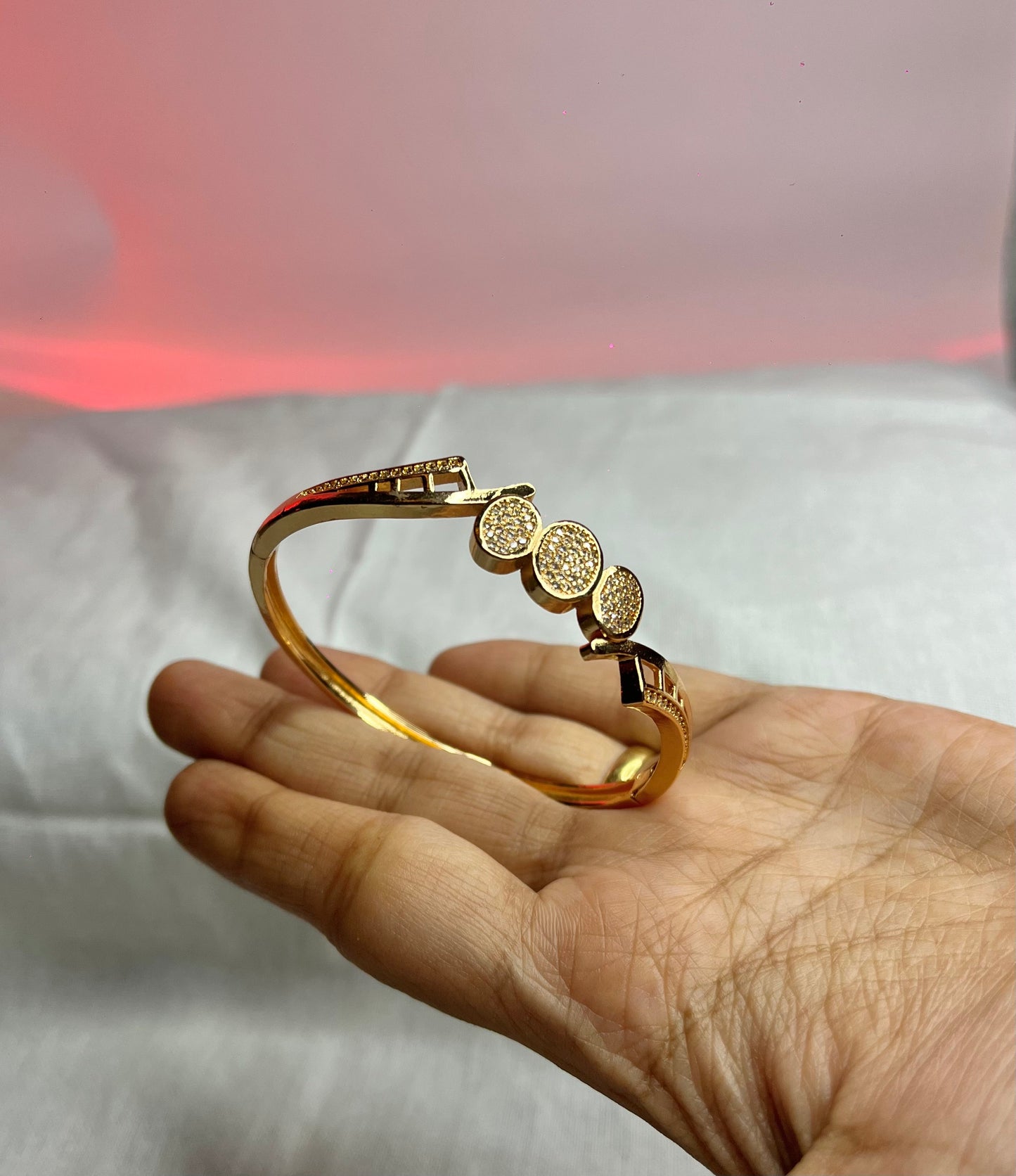 ✨ Triple Glow Circle Designer Gold Bracelet