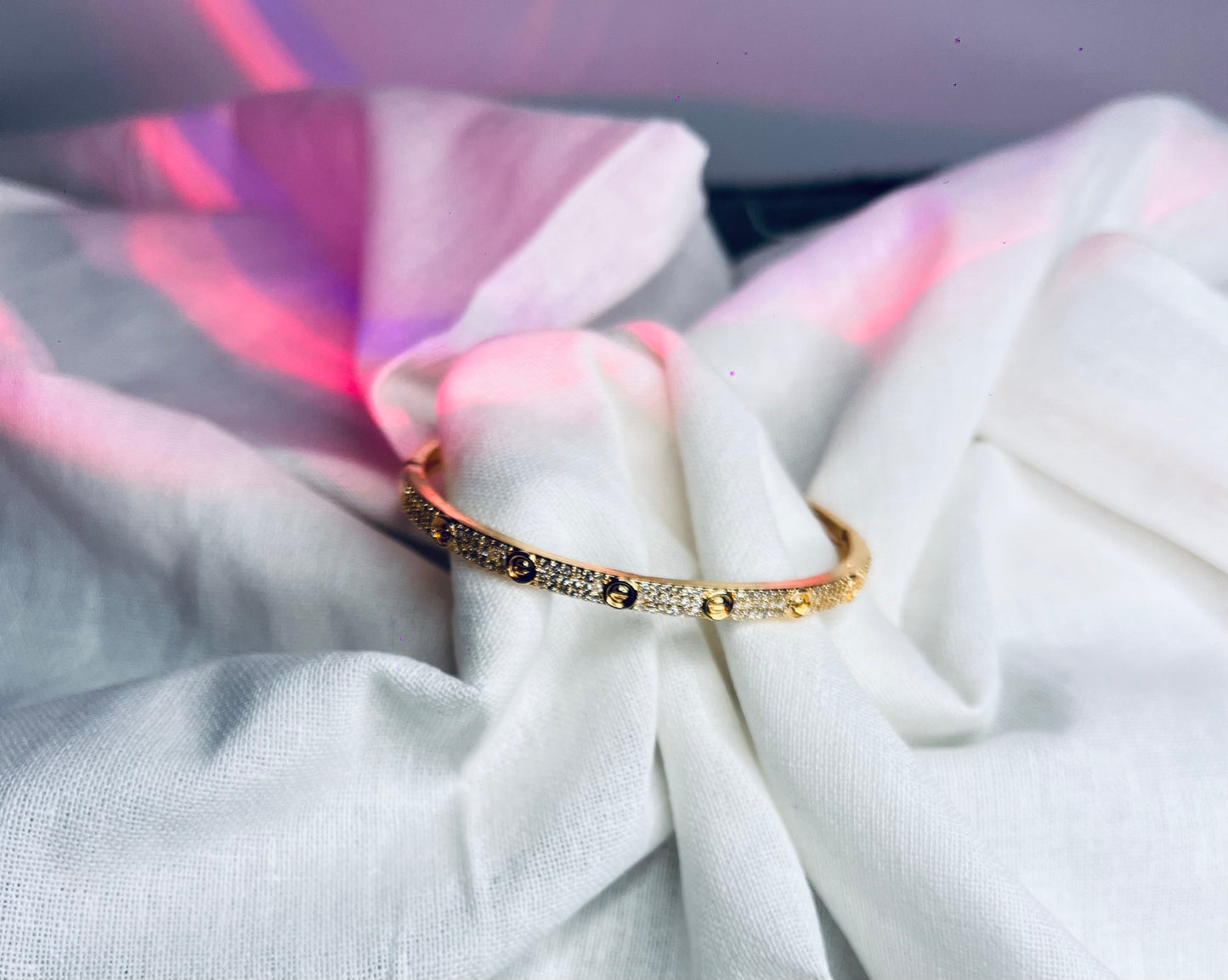 π Elegant Gold Textured Stone-Studded Bracelet