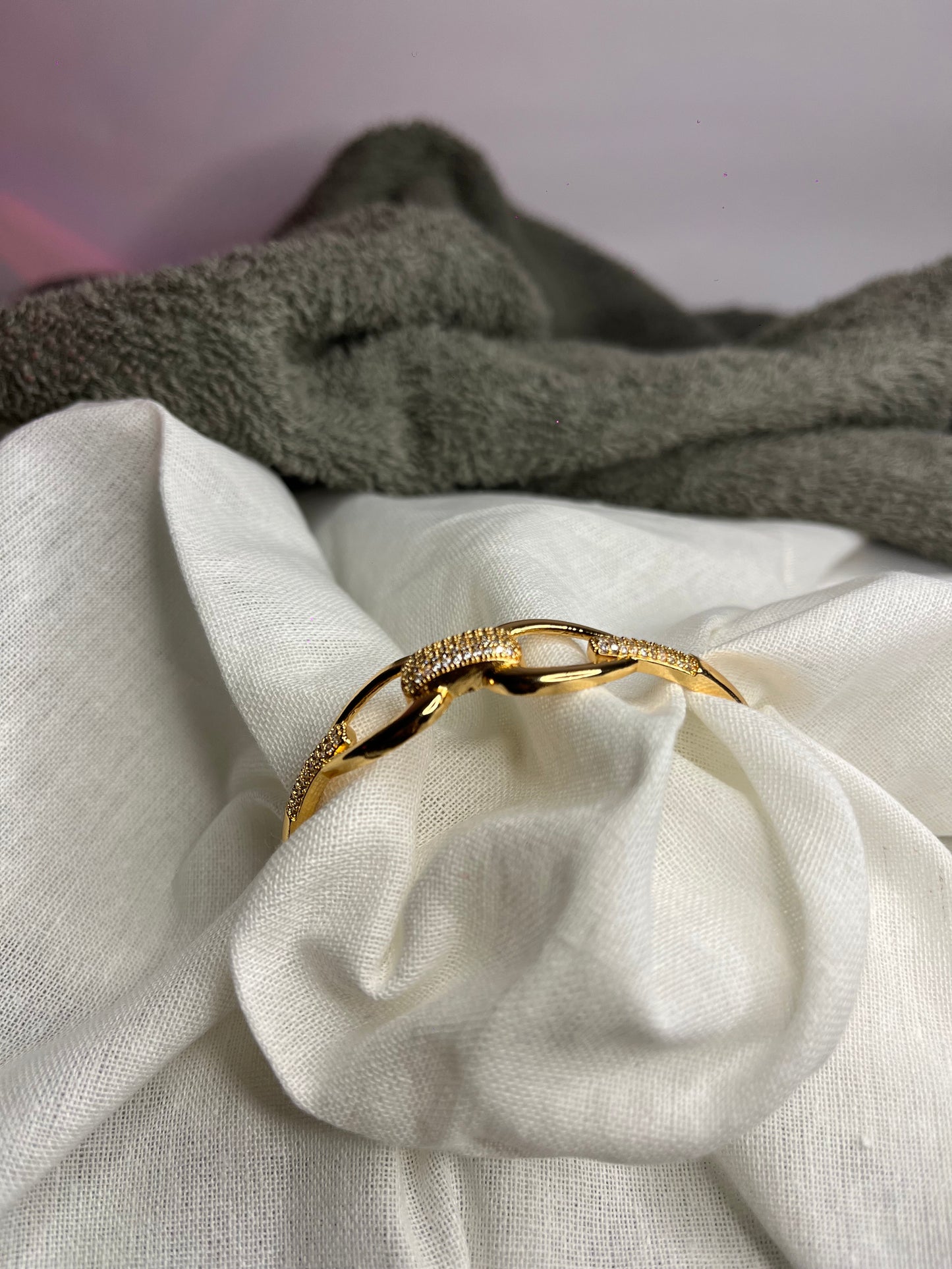 Elegant Gold-Plated Link Bracelet