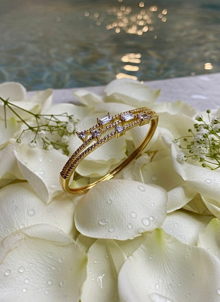 💛 Golden Bloom Designer Diamond Bracelet for Women