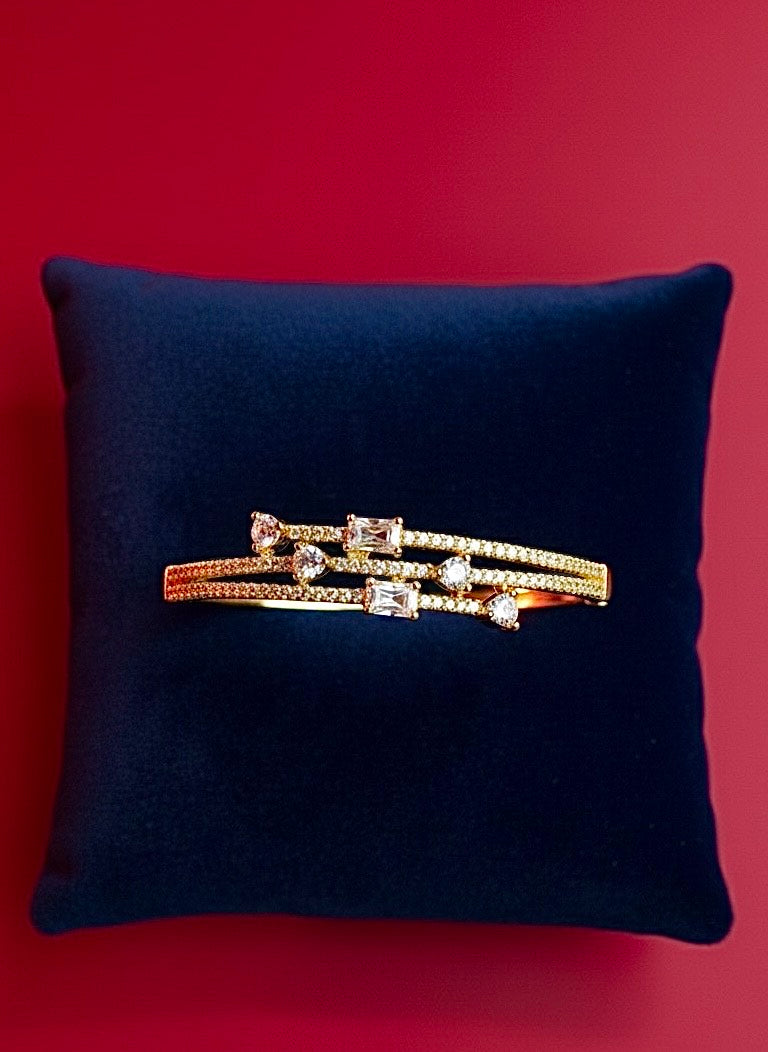 💛 Golden Bloom Designer Diamond Bracelet for Women