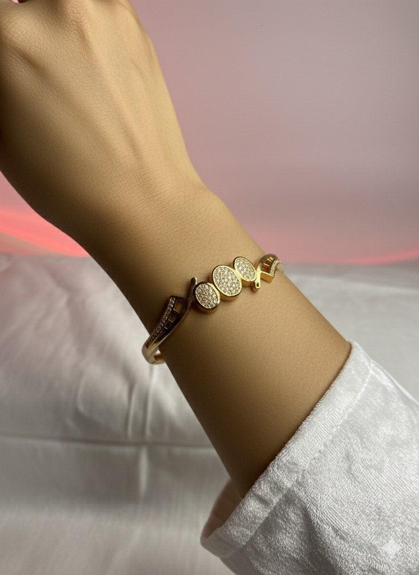 ✨ Triple Glow Circle Designer Gold Bracelet
