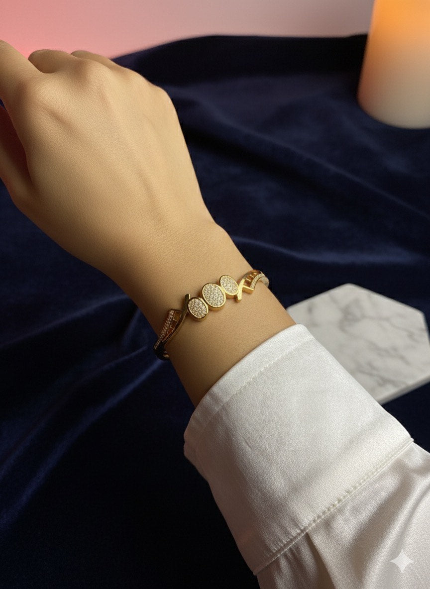 ✨ Triple Glow Circle Designer Gold Bracelet