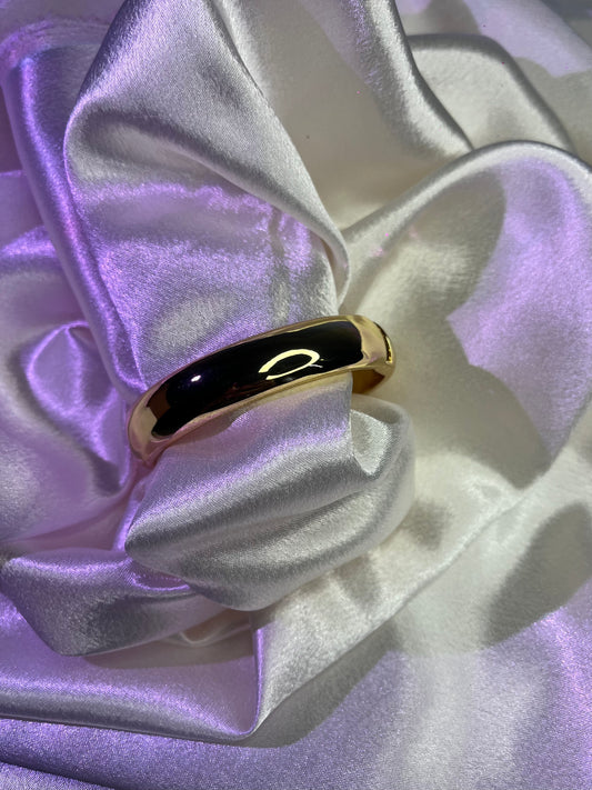 Luxurious Gold Hinged Cuff Bracelet – Sleek Sophistication