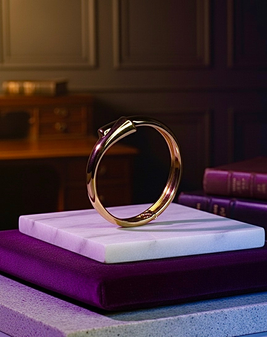 Chic Gold Cuff Bracelet – Bold Elegance