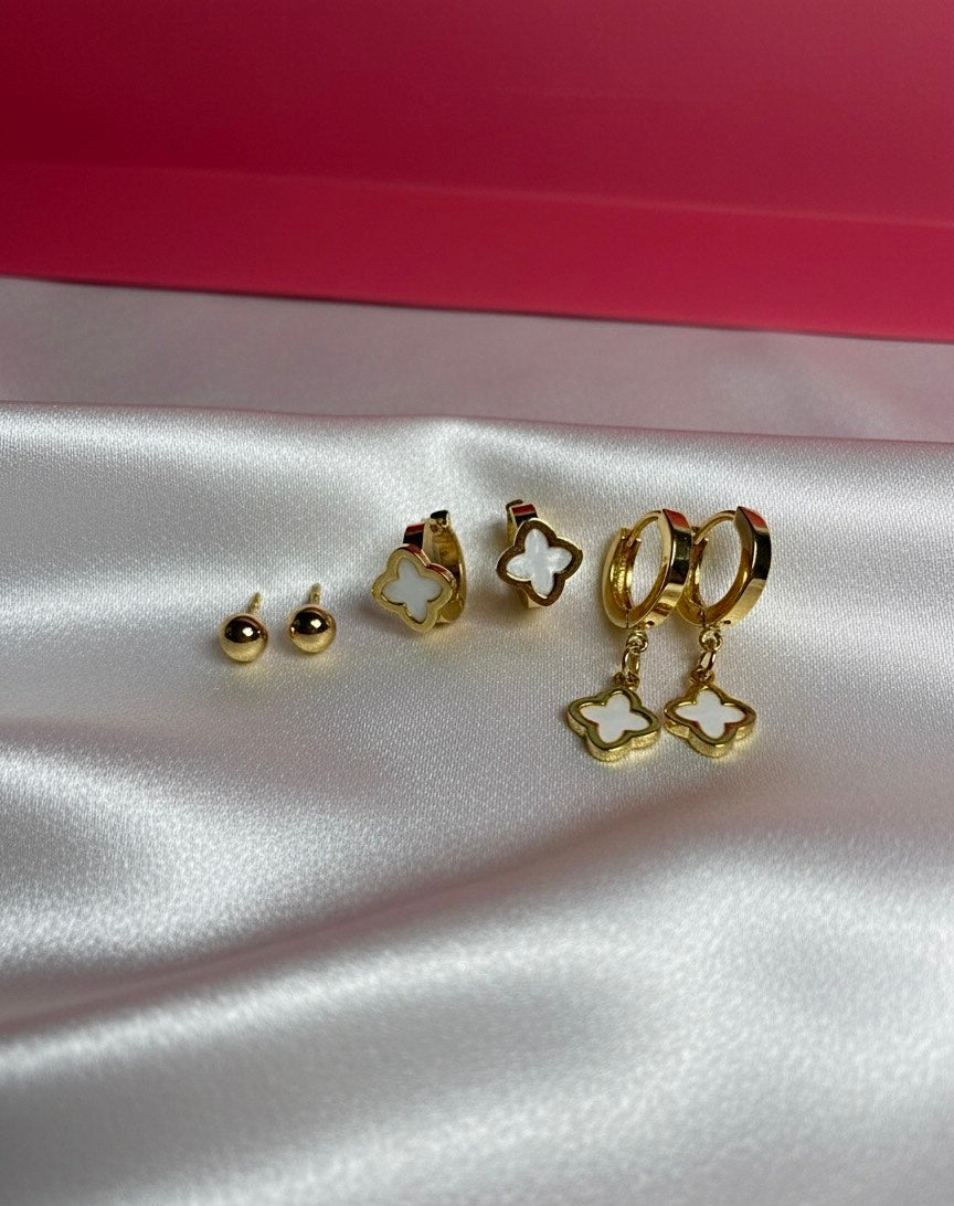 Delicate Gold Flower Earring Set – Timeless Elegance