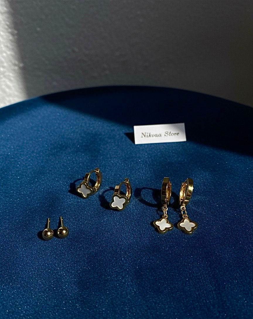 Delicate Gold Flower Earring Set – Timeless Elegance