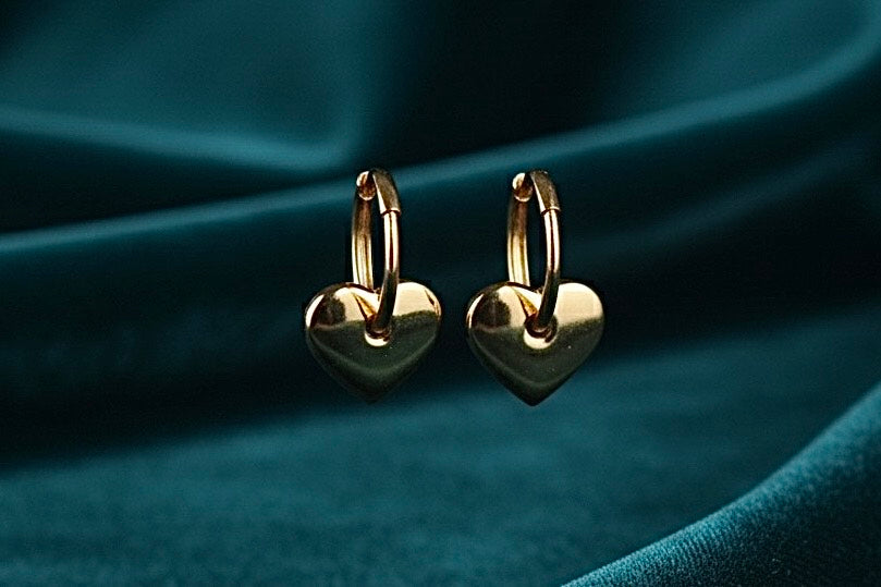 Delicate Gold-Tone Heart Hoop Earrings - Imitation Romantic Charm