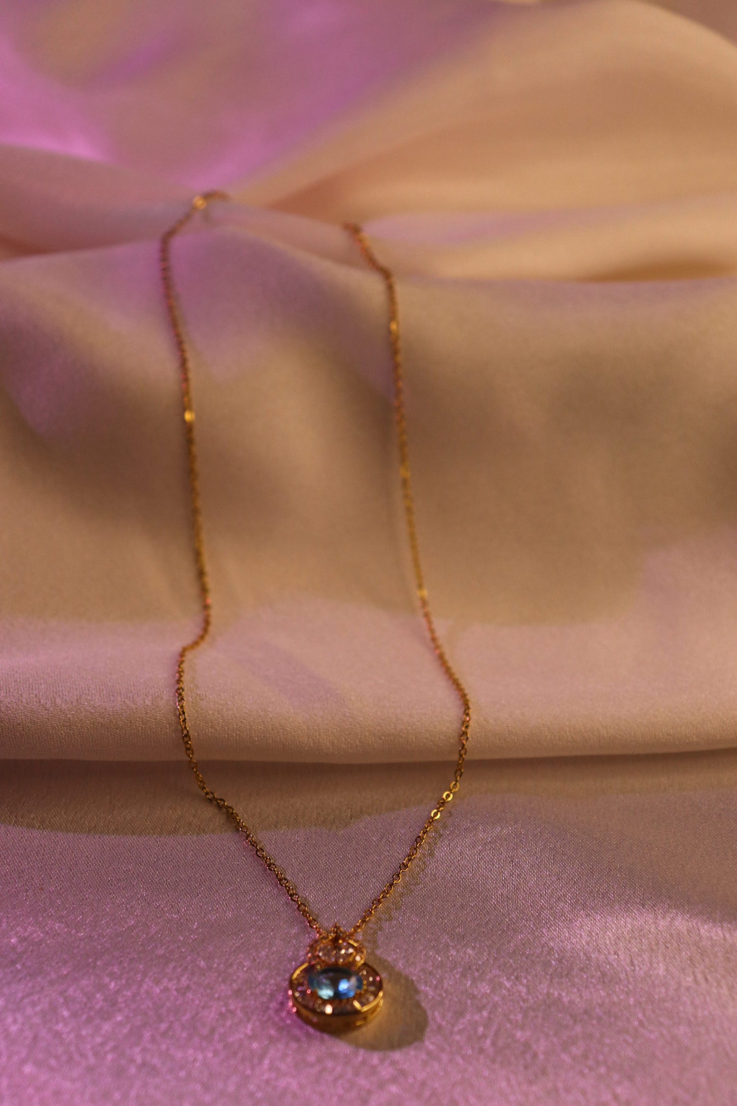 Blue Radiance Gold Pendant Necklace