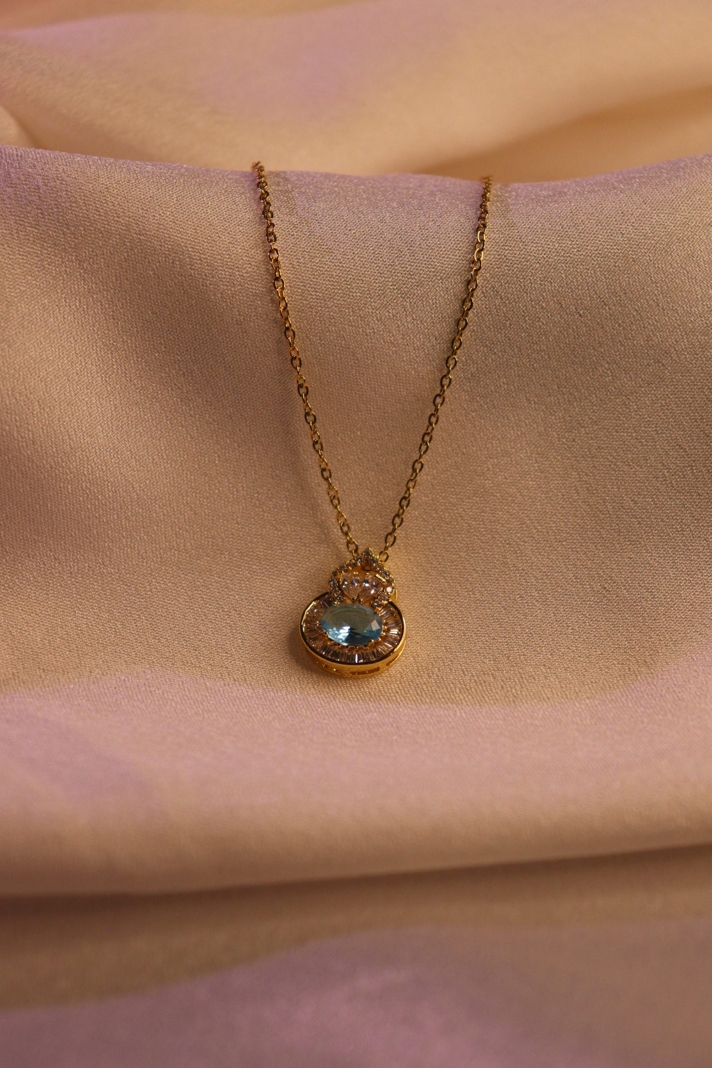 Blue Radiance Gold Pendant Necklace