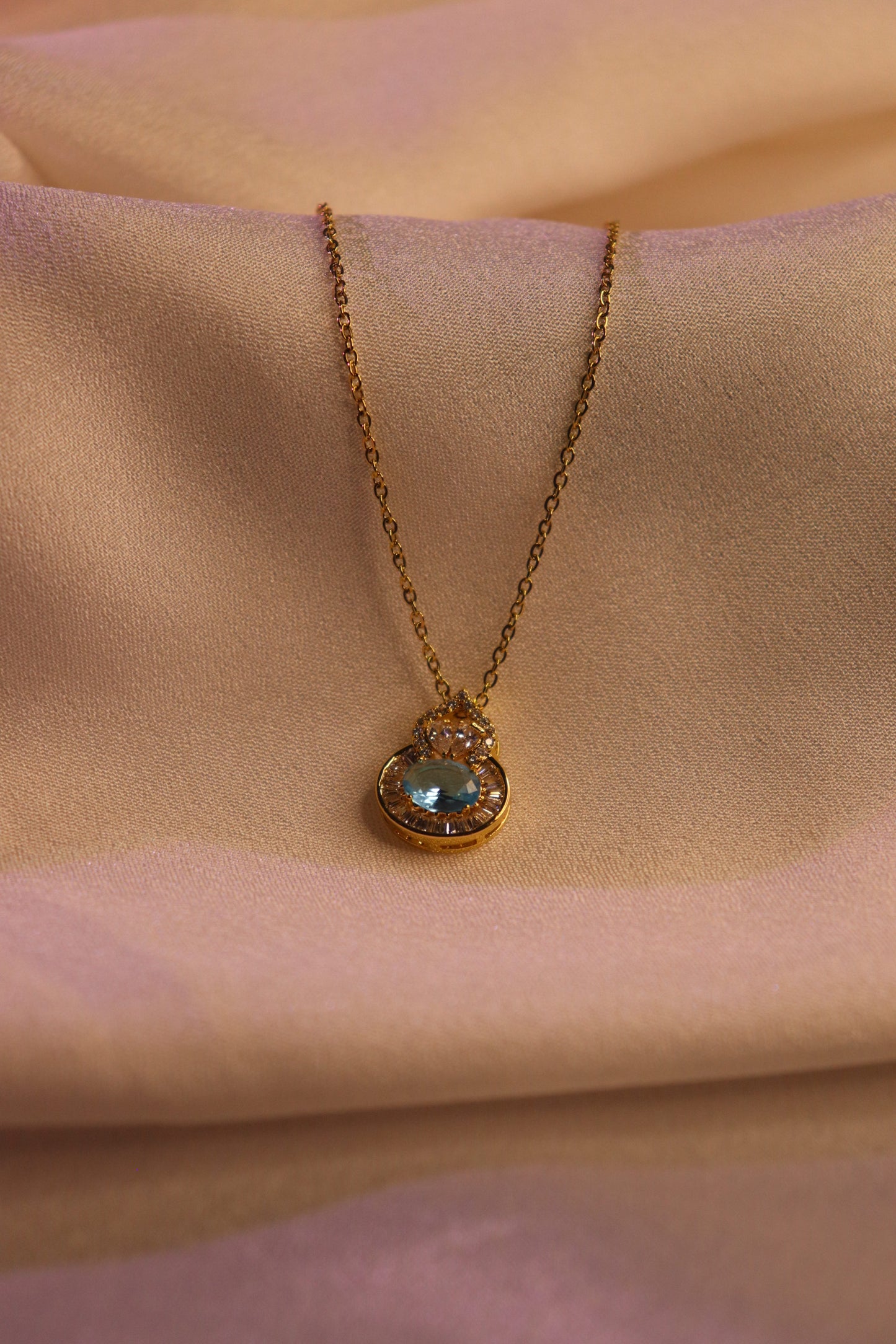 Blue Radiance Gold Pendant Necklace