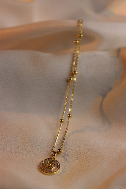 Classic Round Floral Pendant Necklace