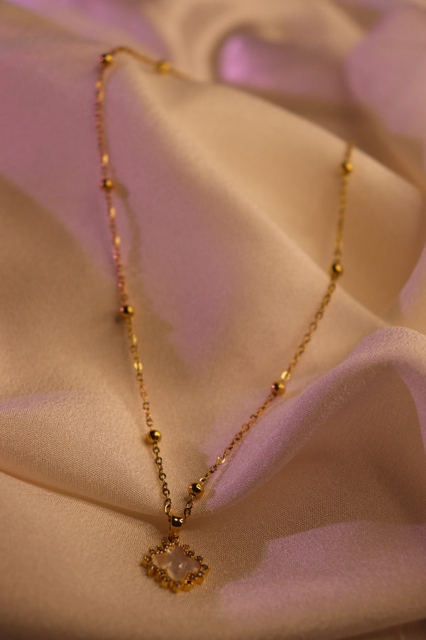 Golden Clover Pearl Pendant Necklace