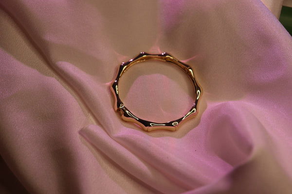 Elegant 22K Gold Zigzag Edge Bangle - Luxe Stackable Cuff