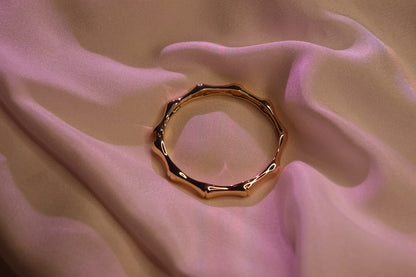 Elegant 22K Gold Zigzag Edge Bangle - Luxe Stackable Cuff