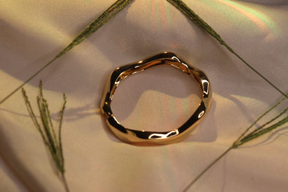 Stylish Gold-Tone Wavy Texture Imitation Bangle - Affordable Stackable Cuff