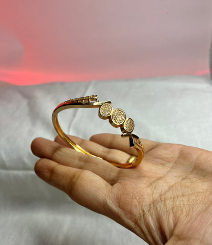 ✨ Triple Glow Circle Designer Gold Bracelet