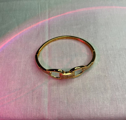 Elegant Gold-Plated Link Bracelet