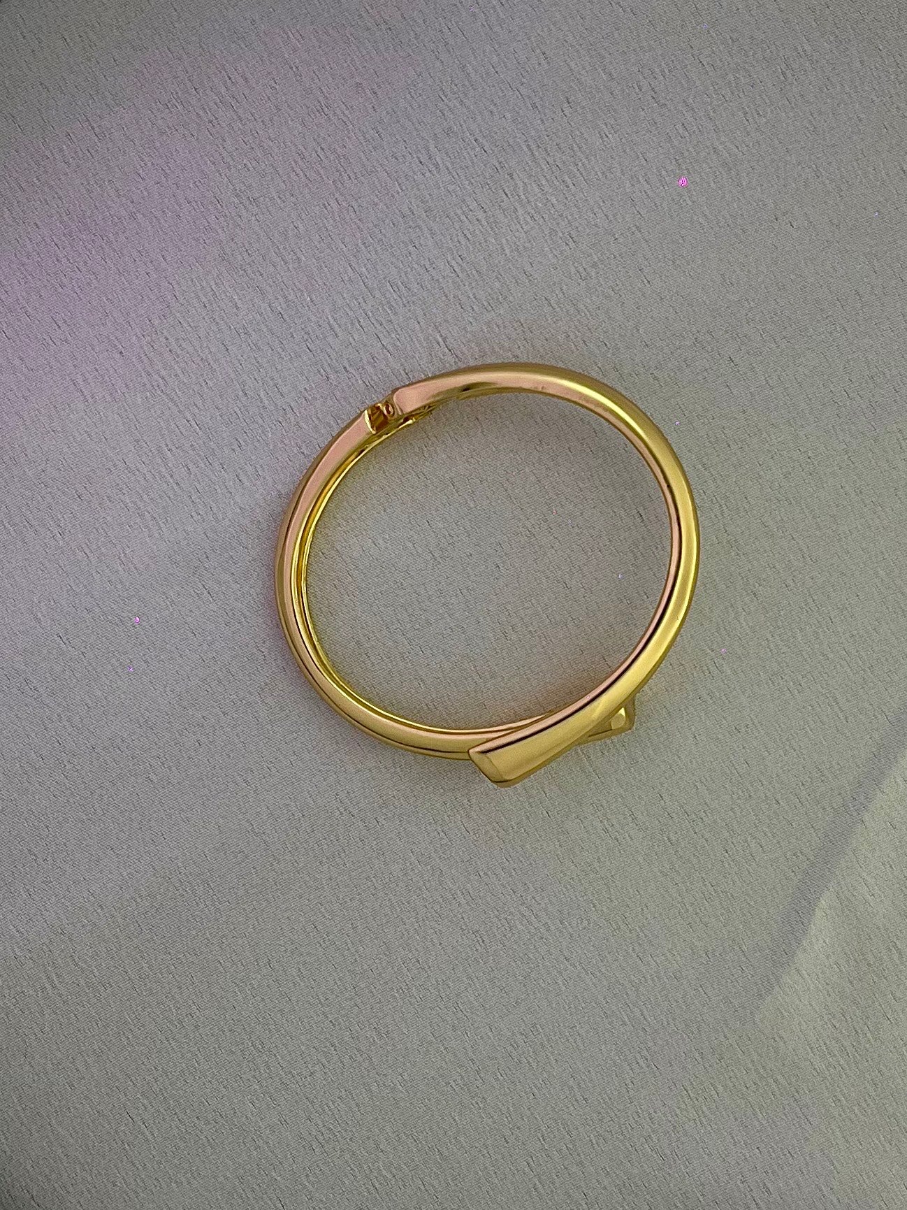Chic Gold Cuff Bracelet – Bold Elegance
