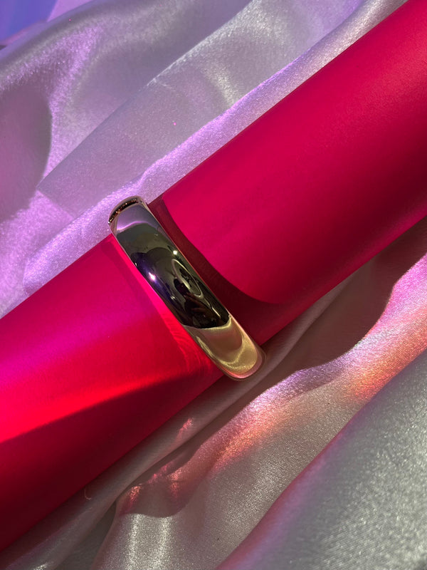 Luxurious Gold Hinged Cuff Bracelet – Sleek Sophistication