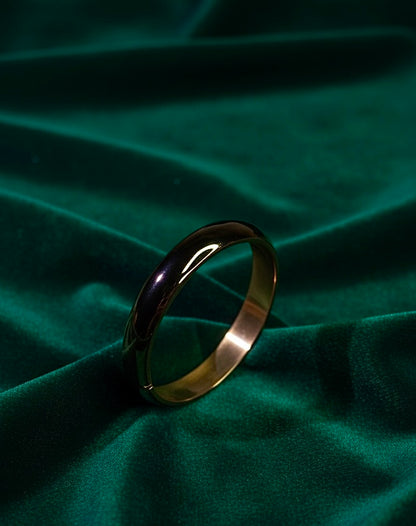 Luxurious Gold Hinged Cuff Bracelet – Sleek Sophistication