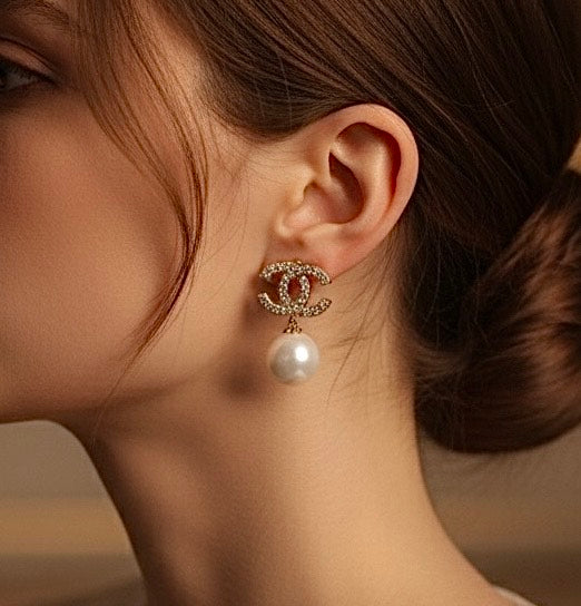 Chic Imitation CC Logo Pearl Drop Earrings - Affordable Elegance