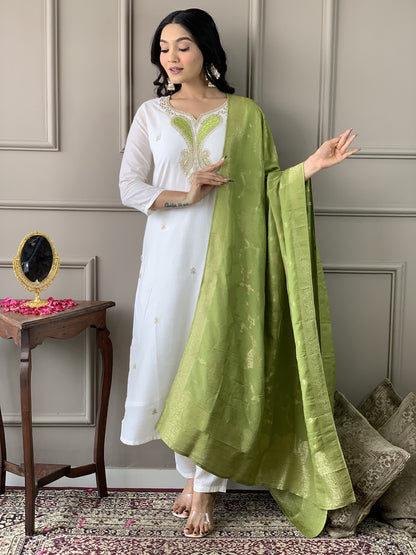 Women's Off White viscose blend  with  Embroidered Straight Kurta with Viscose blend  Pant And viscose Jacquard   Dupatta Sets  D564
